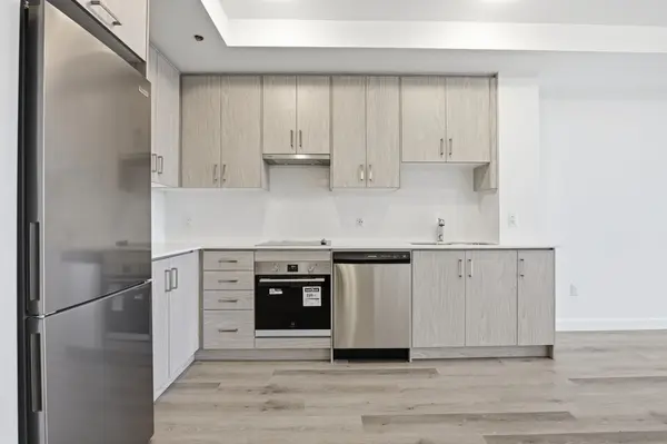 Hamilton, ON L8E 5B4,461 Green RD #415