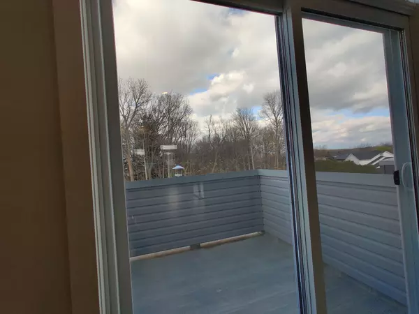 London South, ON N5Z 5A4,925 Deveron CRES #08