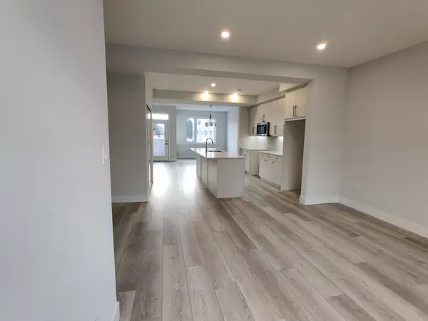 London South, ON N5Z 5A4,925 Deveron CRES #08