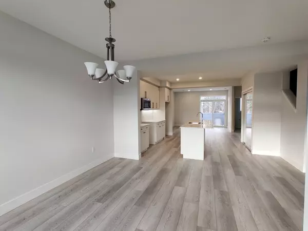 London South, ON N5Z 5A4,925 Deveron CRES #08