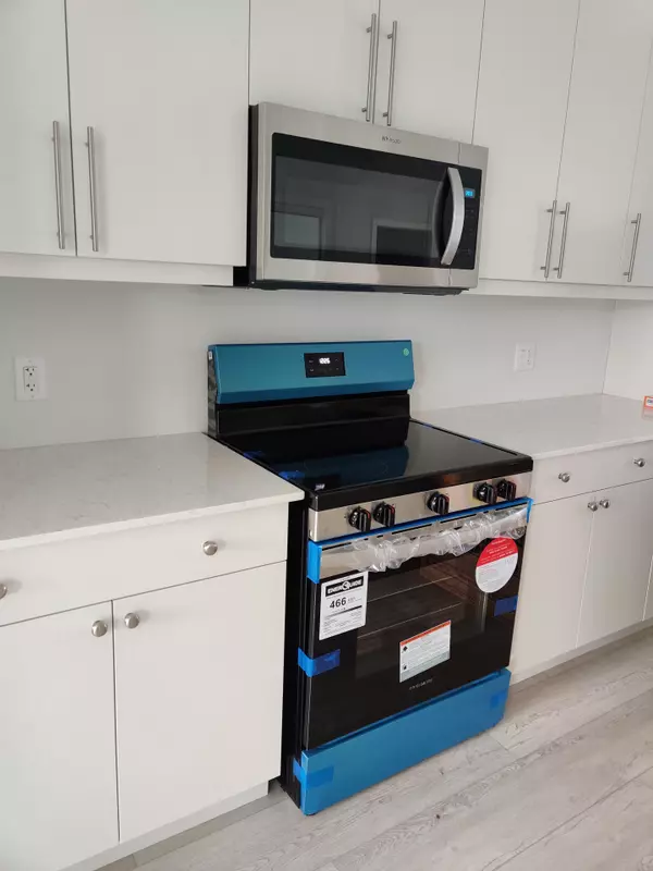 London South, ON N5Z 5A4,925 Deveron CRES #08