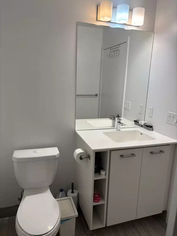 Toronto C01, ON M5V 0N3,435 Richmond ST W #507