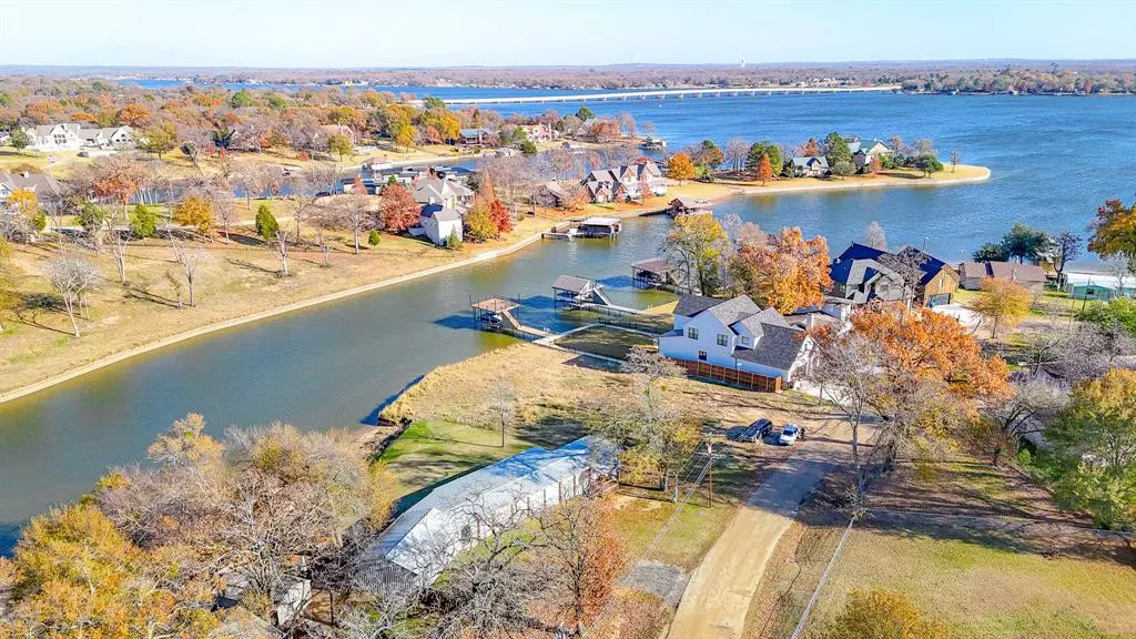 128 Meandering Way, Mabank, TX 75156