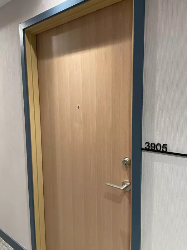 395 Square One DR #3905, Mississauga, ON L5B 0P6