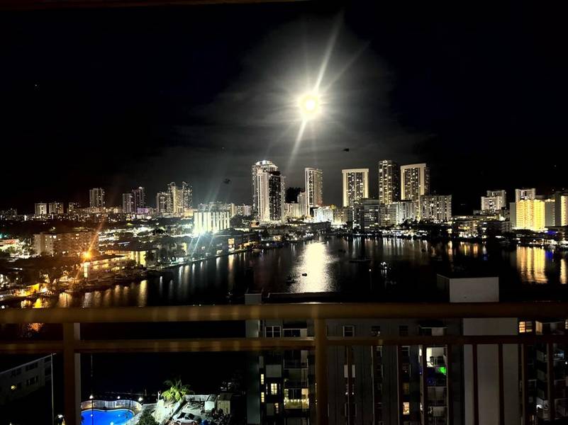 437 Golden Isles Dr #15G, Hallandale Beach, FL 33009