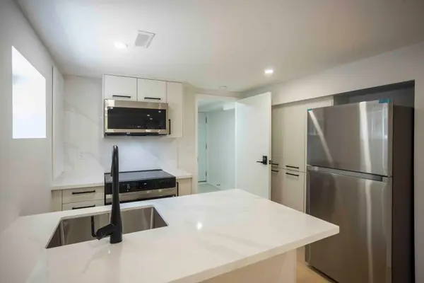 Toronto E11, ON M1B 1Y5,15 Shademaster CT #LOWER