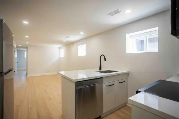 Toronto E11, ON M1B 1Y5,15 Shademaster CT #LOWER