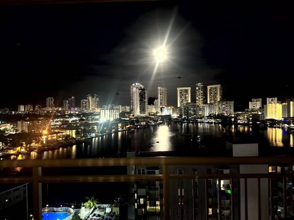 437 Golden Isles Dr #15G, Hallandale Beach, FL 33009