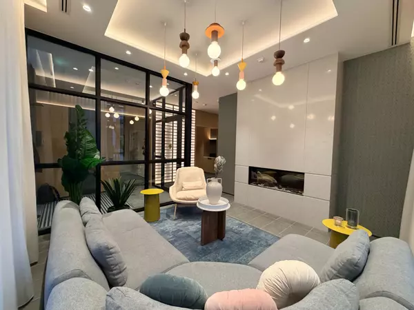 Milton, ON L9E 2B5,720 Whitlock AVE #103