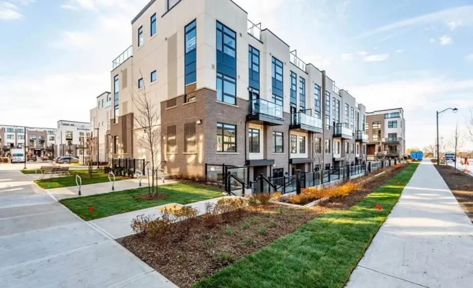 1593 Rose WAY #111, Milton, ON L9E 1N4