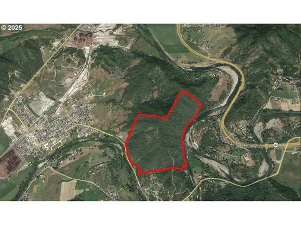 Riddle, OR 97469,1263 YOKUM RD