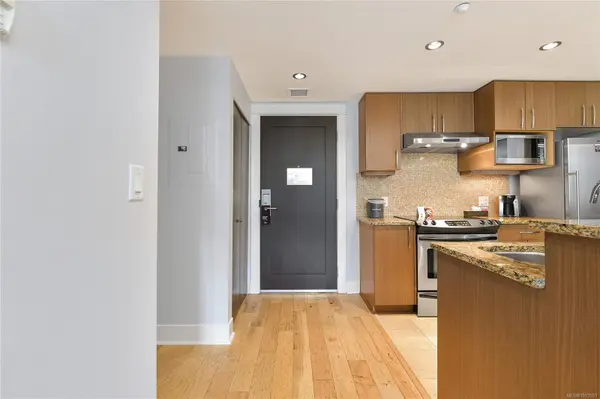 Victoria, BC V8V 5B1,810 Humboldt St #B303