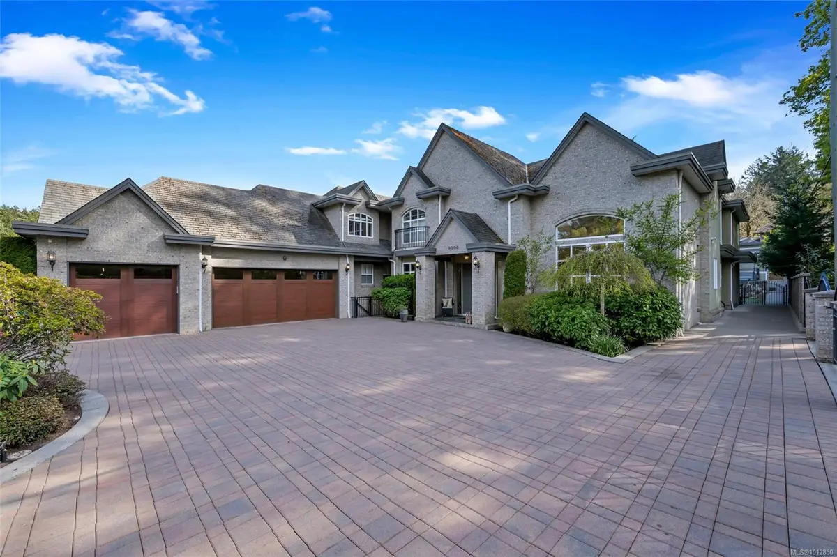 Saanich, BC V8X 3V7,4668 Cordova Bay Rd