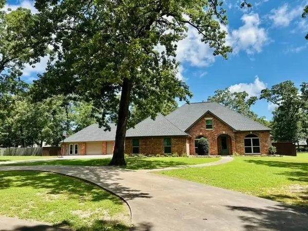 232 Wooded Hills Dr., Powderly, TX 75473