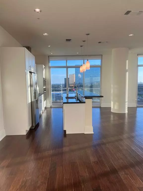 Dallas, TX 75231,8066 Park Lane #1005