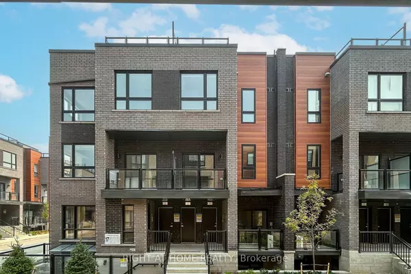 Newmarket, ON L3Y 0H4,17 Lytham Green CIR #4