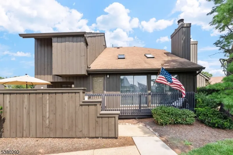 18 Westgate Dr, Edison Twp., NJ 08820