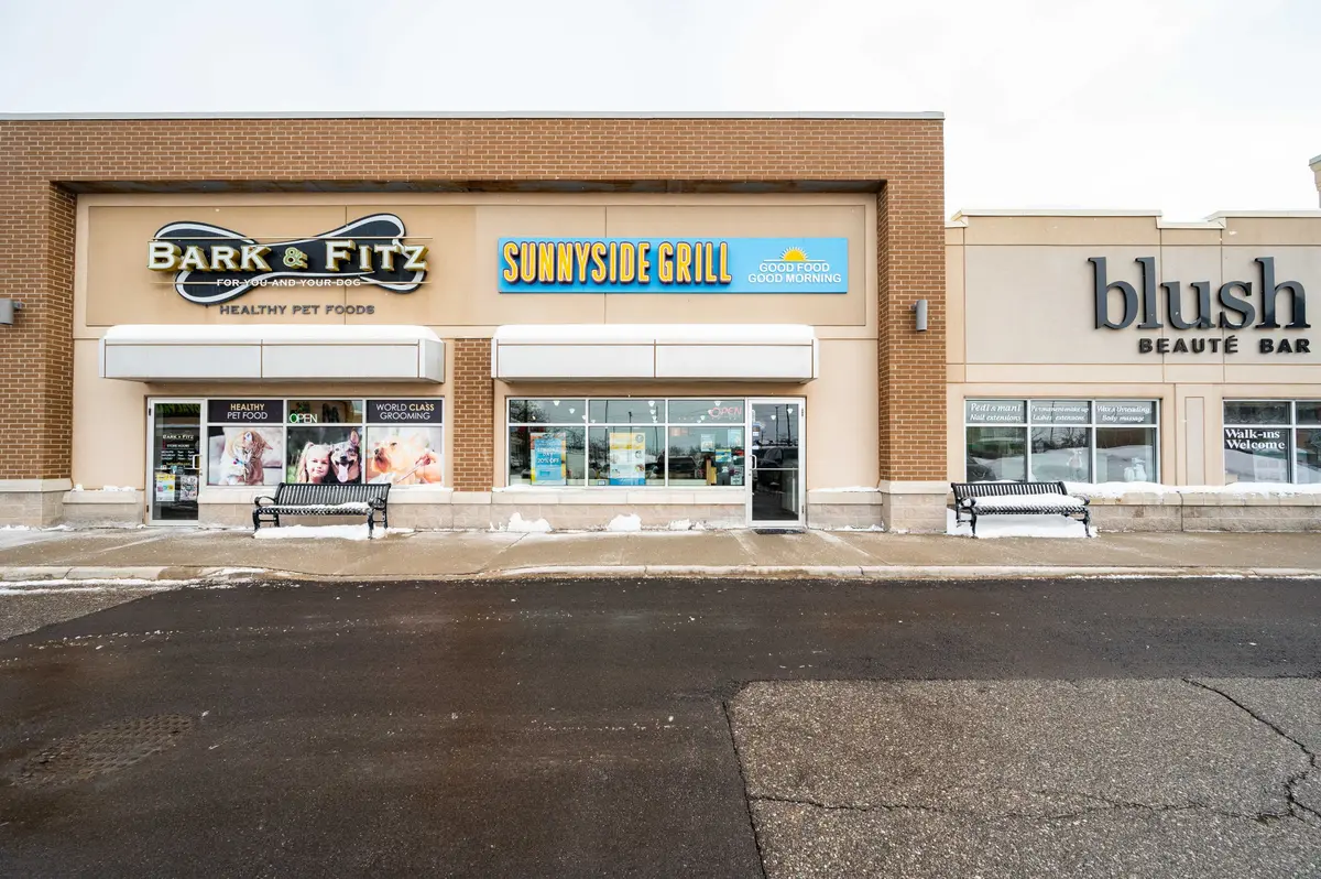 Oakville, ON L6H 7E4,2501 Prince Michael DR #D3