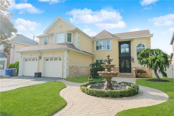 23 Haywood AVE,  Staten  Island,  NY 10307