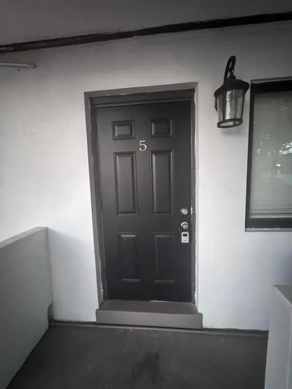 Hollywood, FL 33020,2238 Fillmore St #5