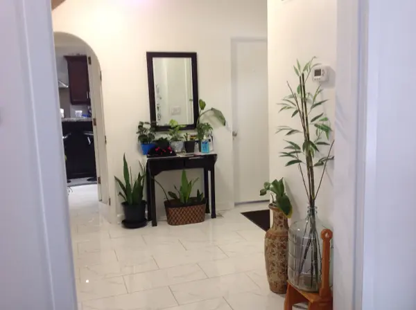 Hamilton, ON L8P 2N4,1 St James PL