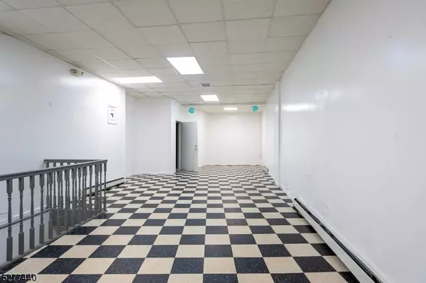 Jersey City, NJ 07306,449 Hoboken Ave