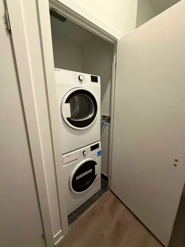 Toronto C08, ON M5B 1Z2,252 CHURCH ST #1009