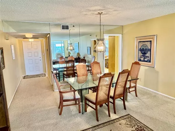 Pompano Beach, FL 33069,3520 Oaks Way #807