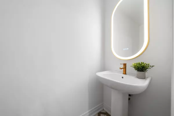 Richmond Hill, ON L4E 1L4,4B McCachen ST