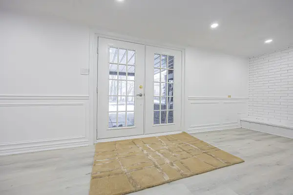 Aurora, ON L4G 2H1,60 Fairway DR #Bsmt