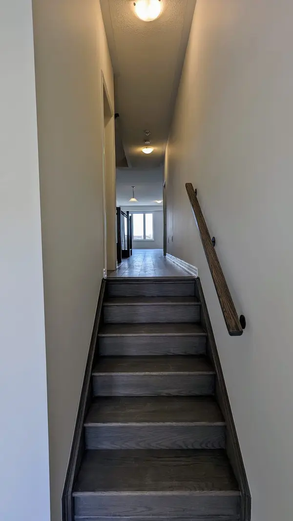 Barrie, ON L9J 0R6,85 Greer ST