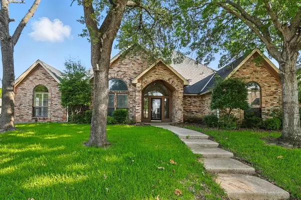 709 Trail Lake Drive, Euless, TX 76039
