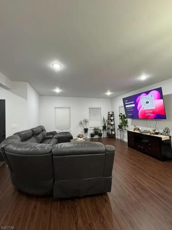 Elizabeth City, NJ 07201,528 Jefferson Ave