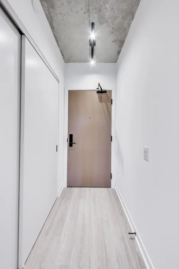 Toronto C01, ON M5T 1W6,195 McCaul ST #502