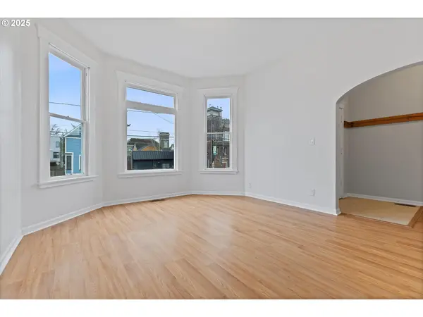 3527 SE BELMONT ST, Portland, OR 97214