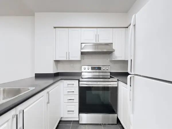 Toronto C09, ON M4W 3W9,388 Bloor ST E #1607