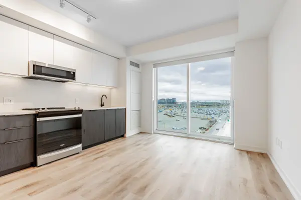 5 York Garden WAY #603, Toronto W04, ON M6A 2V1