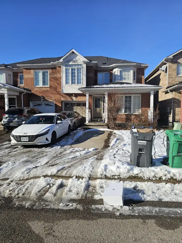67 Seaside CIR, Brampton, ON L6R 2G8