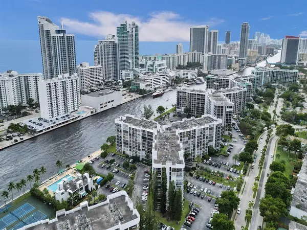 Hallandale Beach, FL 33009,800 Parkview Dr #524