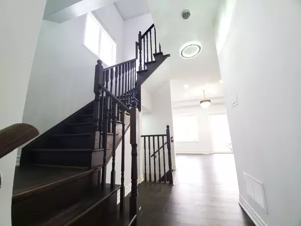 Barrie, ON L4N 6R7,87 Pearcey CRES