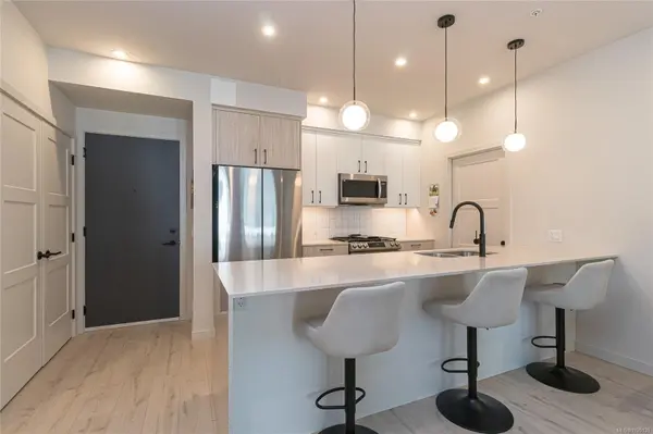 Langford, BC V9B 6W6,958 Pharoah Mews #208