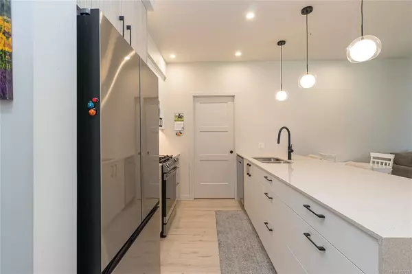 Langford, BC V9B 6W6,958 Pharoah Mews #208