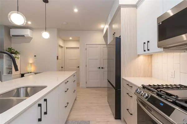 Langford, BC V9B 6W6,958 Pharoah Mews #208