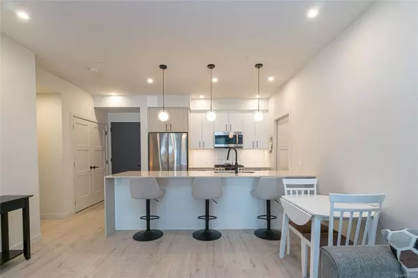 Langford, BC V9B 6W6,958 Pharoah Mews #208