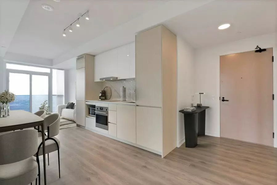 28 Interchange WAY #4010, Vaughan, ON L4K 0P8