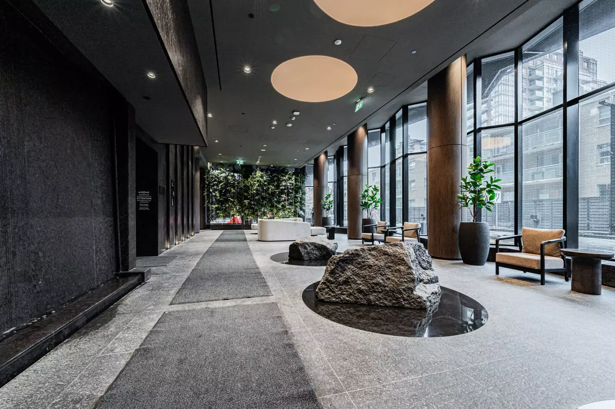 Toronto C10, ON M4P 1V7,110 Broadway AVE #2005