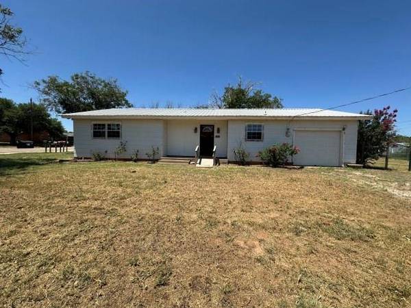302 S Reeves Street, Loraine, TX 79532