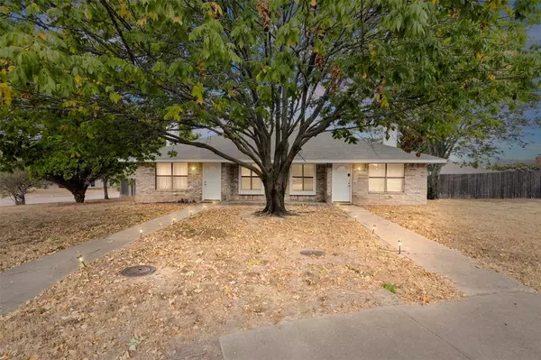 1202 Heron Court,  Desoto,  TX 75115