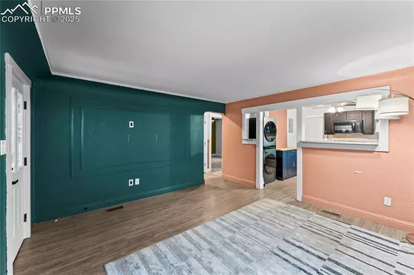 Colorado Springs, CO 80903,917 E Cimarron ST