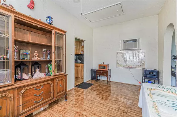 Staten Island, NY 10306,124 Hett AVE